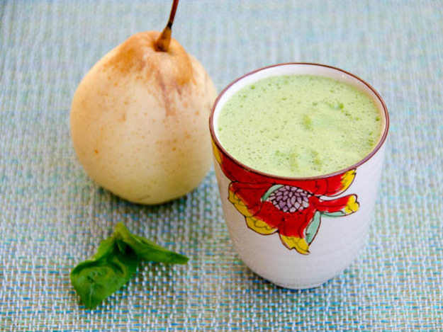 asian-pear-basil-lemon-juice